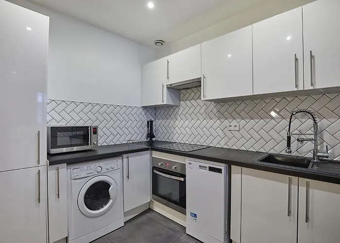 Centre De By Prestige